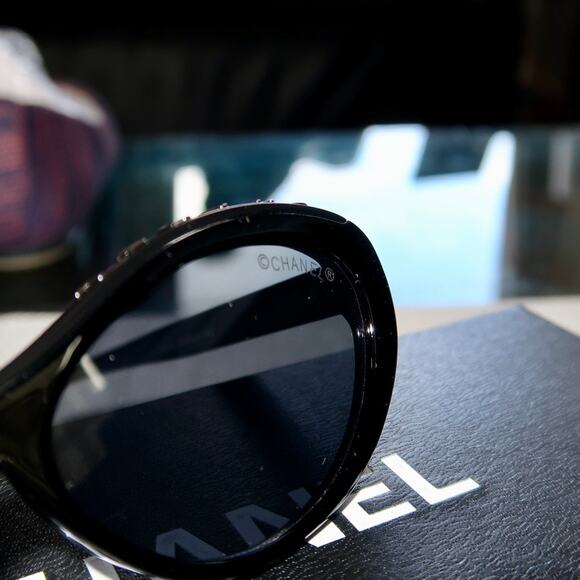 Chanel oval sunglasses with chanel on top the idol sunglasses - Picture 3 of 6